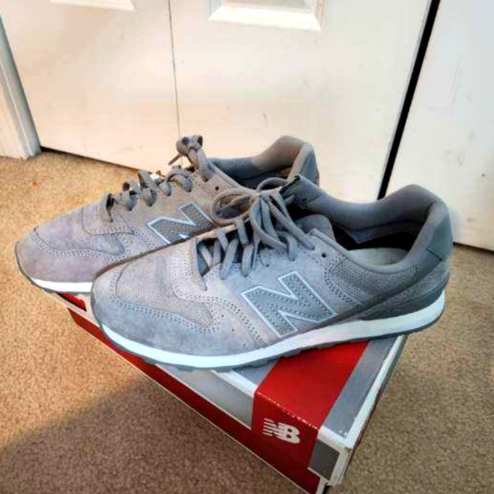 New balance tennis shoes